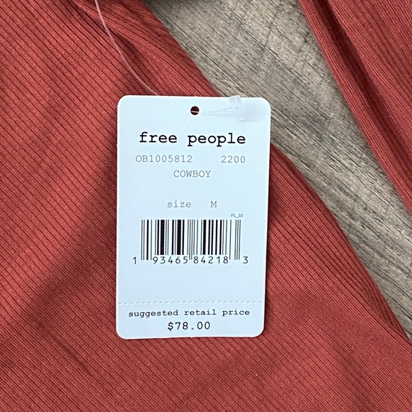 ⏰❗️🆕Free People Shimmy Shake V-Back Knit Top - Picture 8 of 8